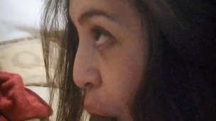 Joven le mama la verga a su jefe y deja que se corra en su boca