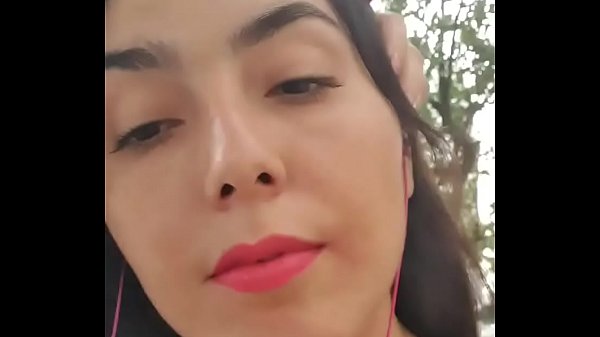 Aventura en uber…. mimi se pone cachonda caminando por la calle, pide un uber y hace de todo con él.